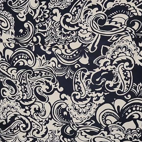 Cj Banks Black And White Printed Top Size 1X - Picture 2 of 5